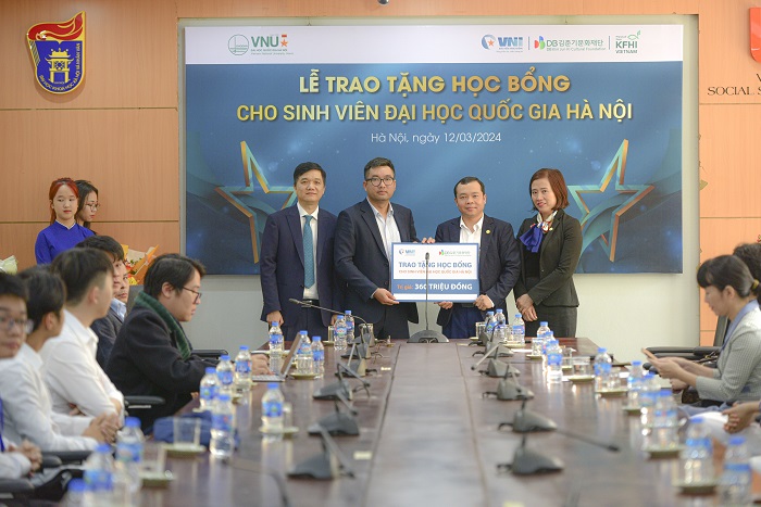 VNI trao 360 triệu học bổng cho sinh viên 2 trường thuộc Đại học Quốc gia Hà Nội
